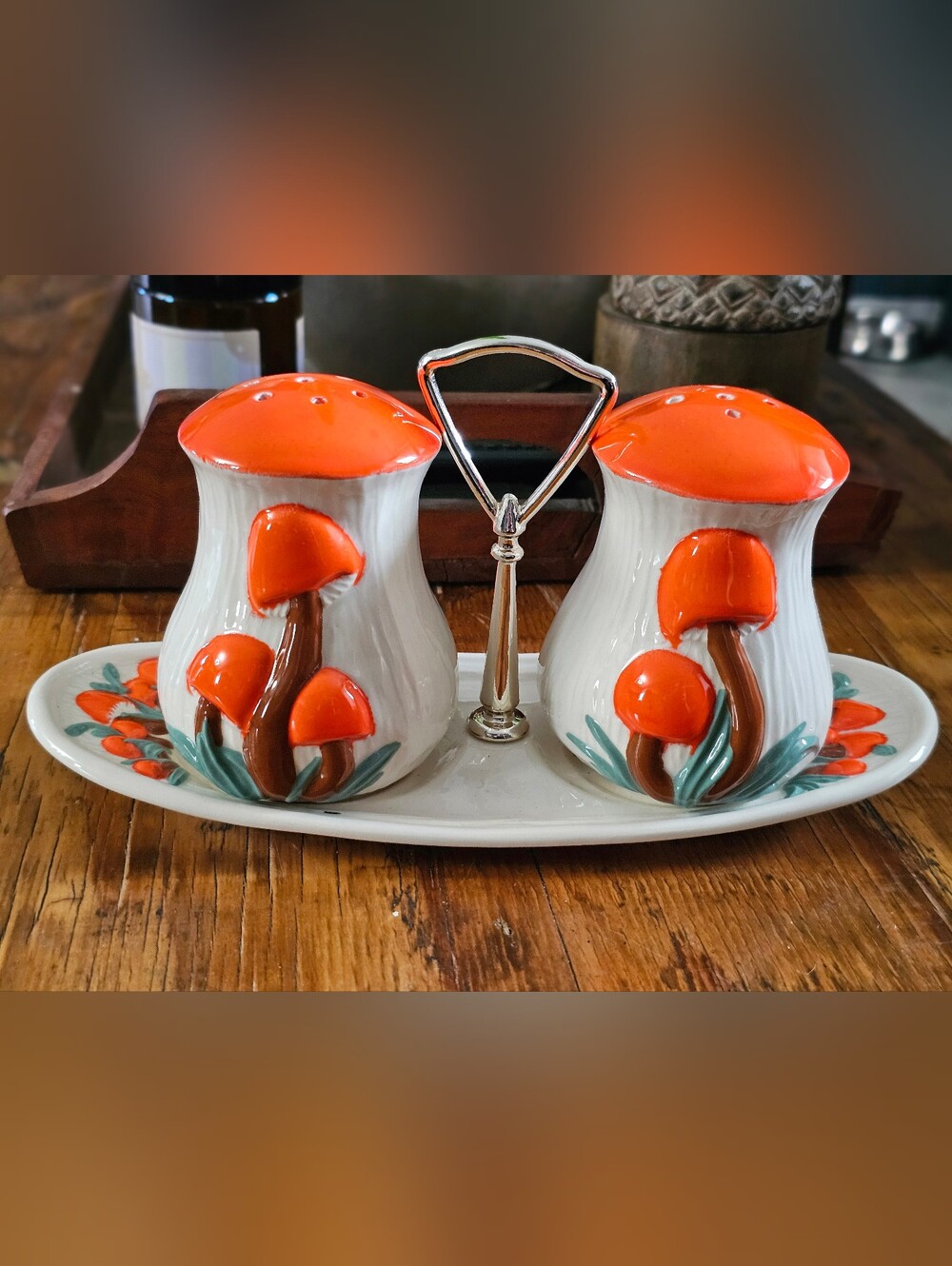 1970'S Vintage Arnels Salt And Pepper Shakers With Tray